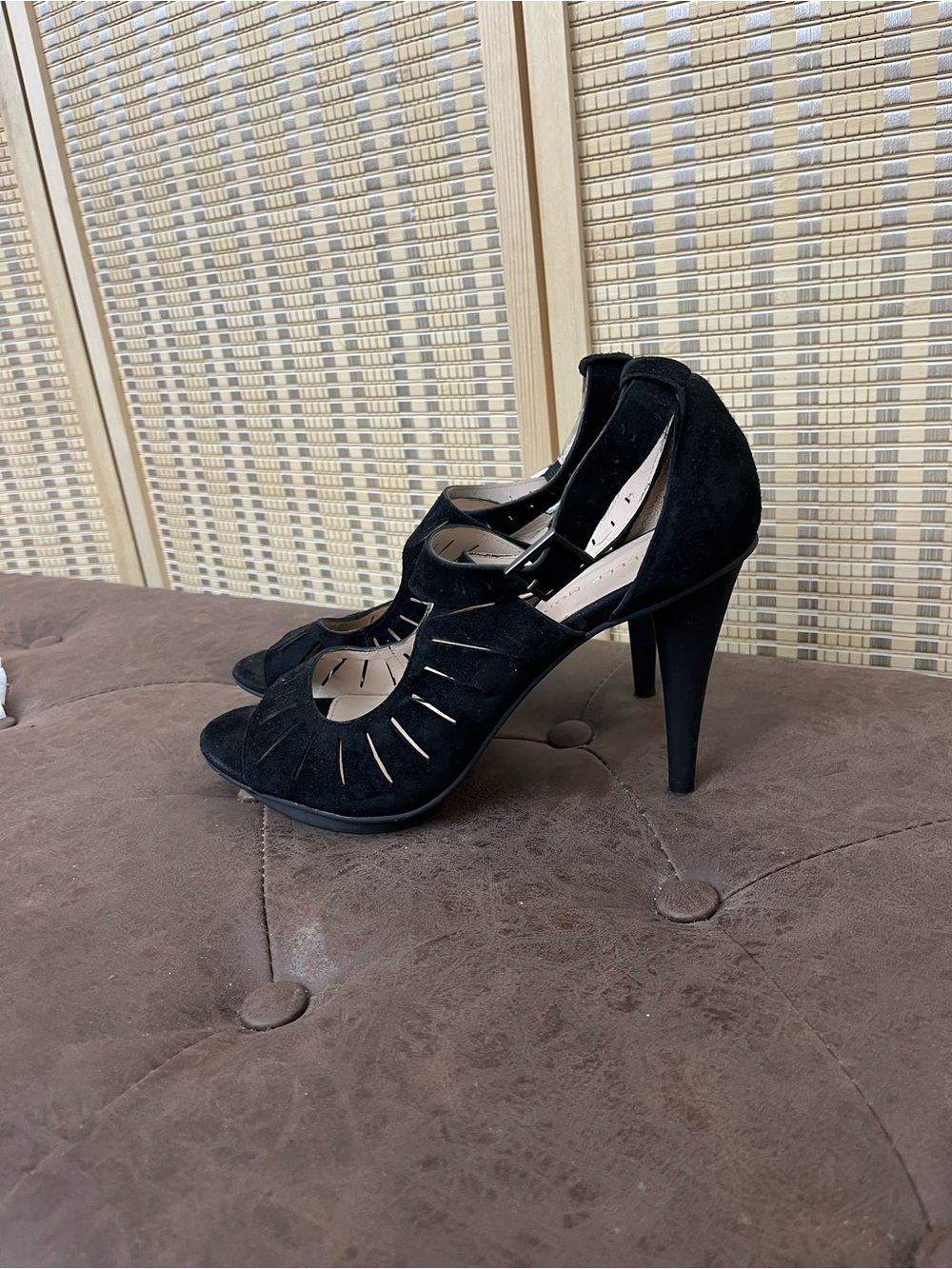 Pelle Moda Black Suede Cutout Peep-Toe Heels 👠 Sz8